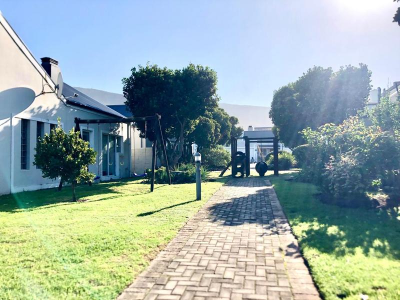 3 Bedroom Property for Sale in Sandbaai Western Cape